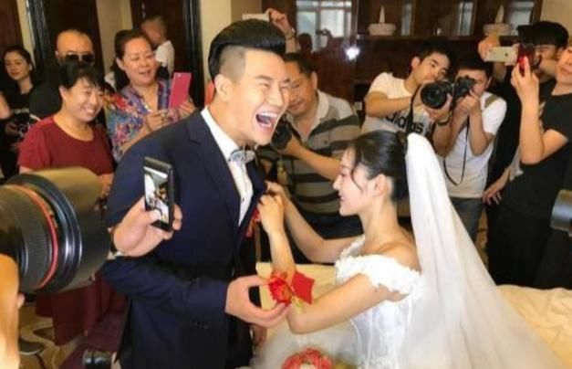 记得|还记得曾饰演嘎子的谢孟伟吗？婚后转行做起直播，却被网红指鼻子骂