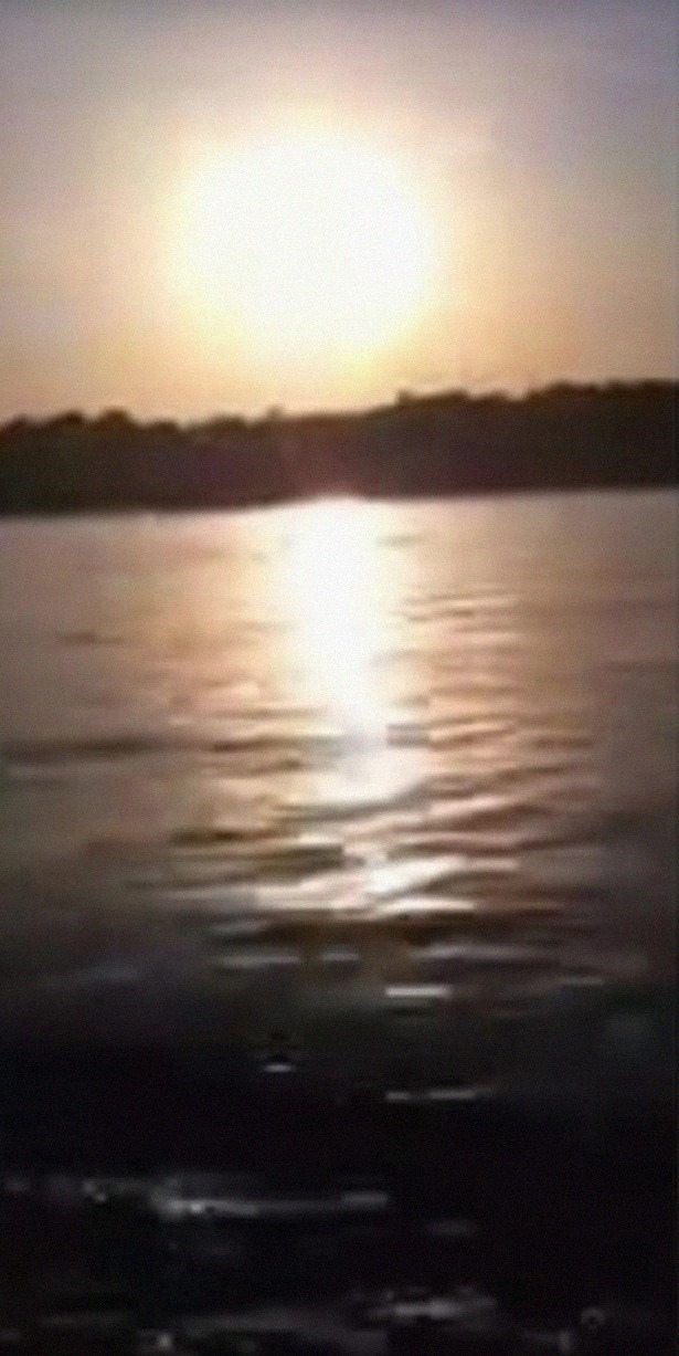 阿曼达的遗|巴西女子游船上自拍，分享到网上几分钟后船就沉了，令人唏嘘