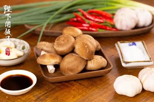  做饭|? 最不懂做饭的人也该学会的一道菜！！成菜超超超惊艳！4 块钱一盘的素菜，凭啥上桌秒光？！