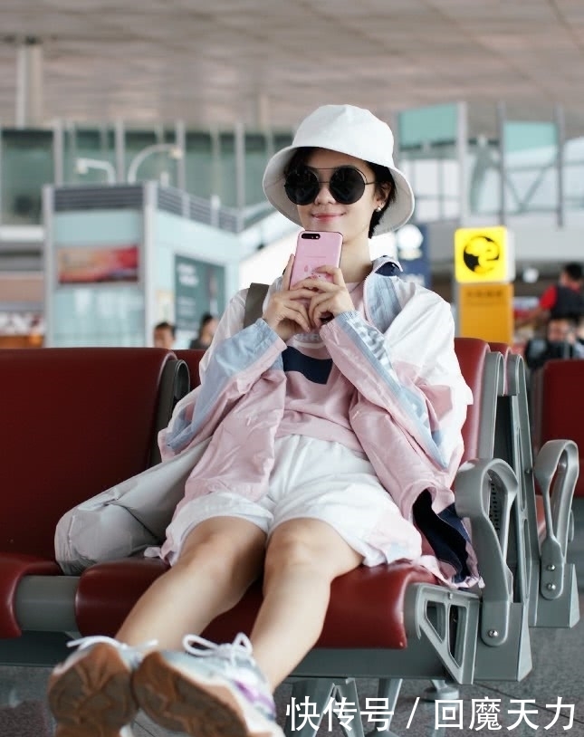 穿搭|李溪芮“腿精”地位不保?郁可唯低调亮相,这漫画腿可以玩两年!