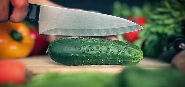  多汁|教你在家做小笼包！调馅不用一粒盐，鲜嫩多汁，真是太解馋了！