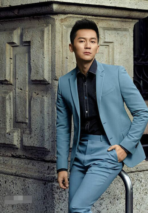 分手|李晨分手后异性缘太好,与众多美女亲密互动大秀肌肉,却被吐槽“油腻”