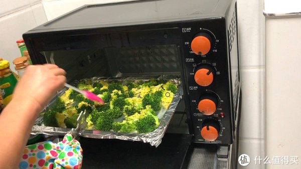  西兰花|西兰花不炒了，今天来个简单做法，一顿2盆不够吃
