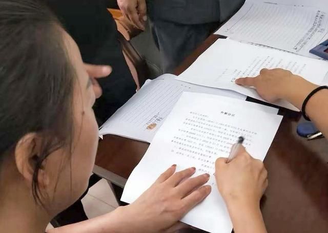 履行义务|为了十四年前的事，儿子主动来到法院......