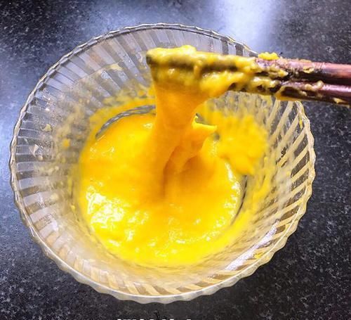  抓握|鸡蛋不过敏的宝宝，不要错过这个小饼，锻炼手眼协调及抓握能力