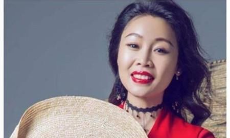  摆摊|草帽姐近况曝光！曾在“星光大道”走红，今路边卖摆摊葡萄