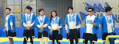  表情|当baby在跑男撒娇时，有谁注意到了男生们的表情，比偶像剧都要甜