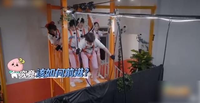  姐弟|《密逃》郭麒麟杨幂姐弟，公开比起腿长，镜头直拍时给观众整乐了