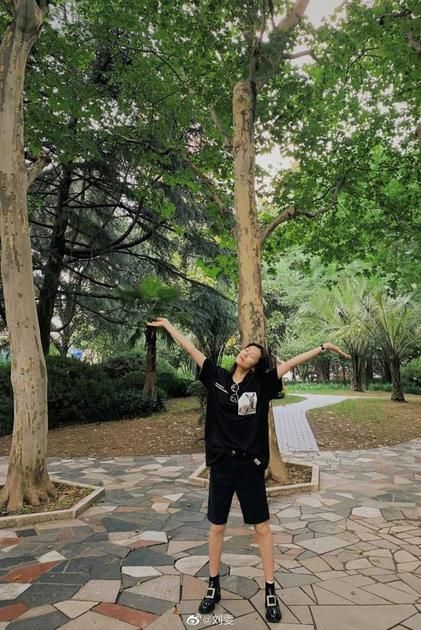  佛系|周迅刘雯变综艺咖 我却种草了她们的“佛系”穿搭