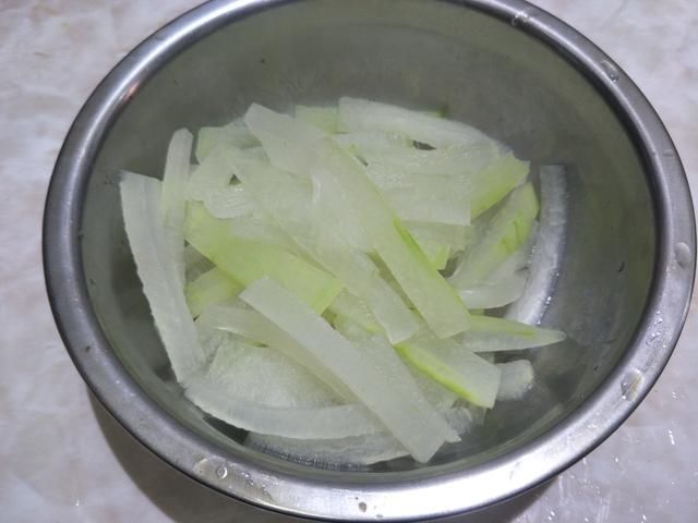 真香|冬瓜这样做太好吃了,加入2样配菜,?冬瓜清淡透明有营养,真香