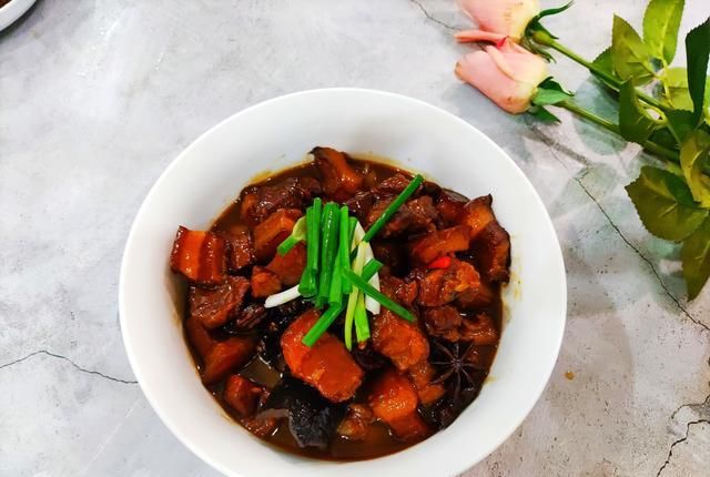 加料酒|做红烧肉时,加料酒煮肉是大忌,多加这2样,肉质软烂不油腻
