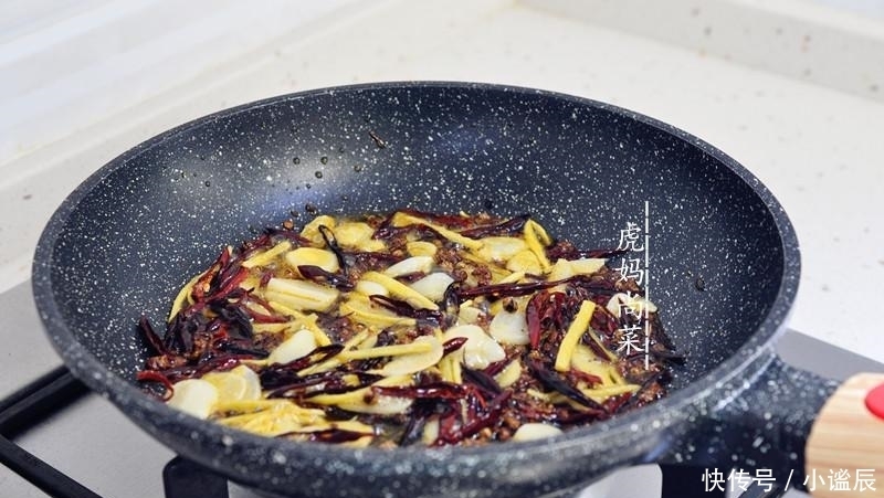  入味|2种方法切蓑衣黄瓜，柔软似水蛇腰，怎么扭都不会断，清脆入味快