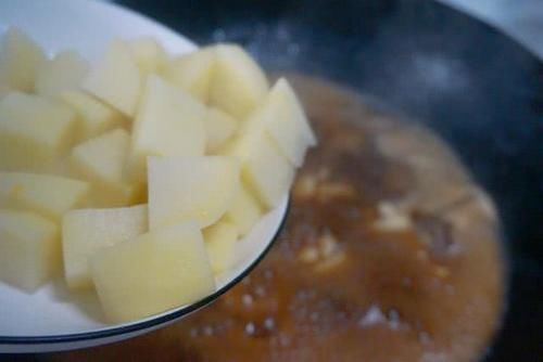  下饭|春天，多给家人烧这肉，又香又入味，30分钟就做好，真下饭