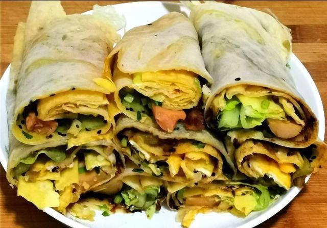 火腿肠|家庭版杂粮煎饼的好吃做法，酥脆可口，比外面买的还好吃。