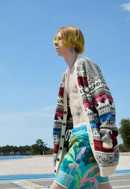 小哥|Lisa心头好牵手18岁男神小哥，人间芭比遗憾落选，粉丝哭了