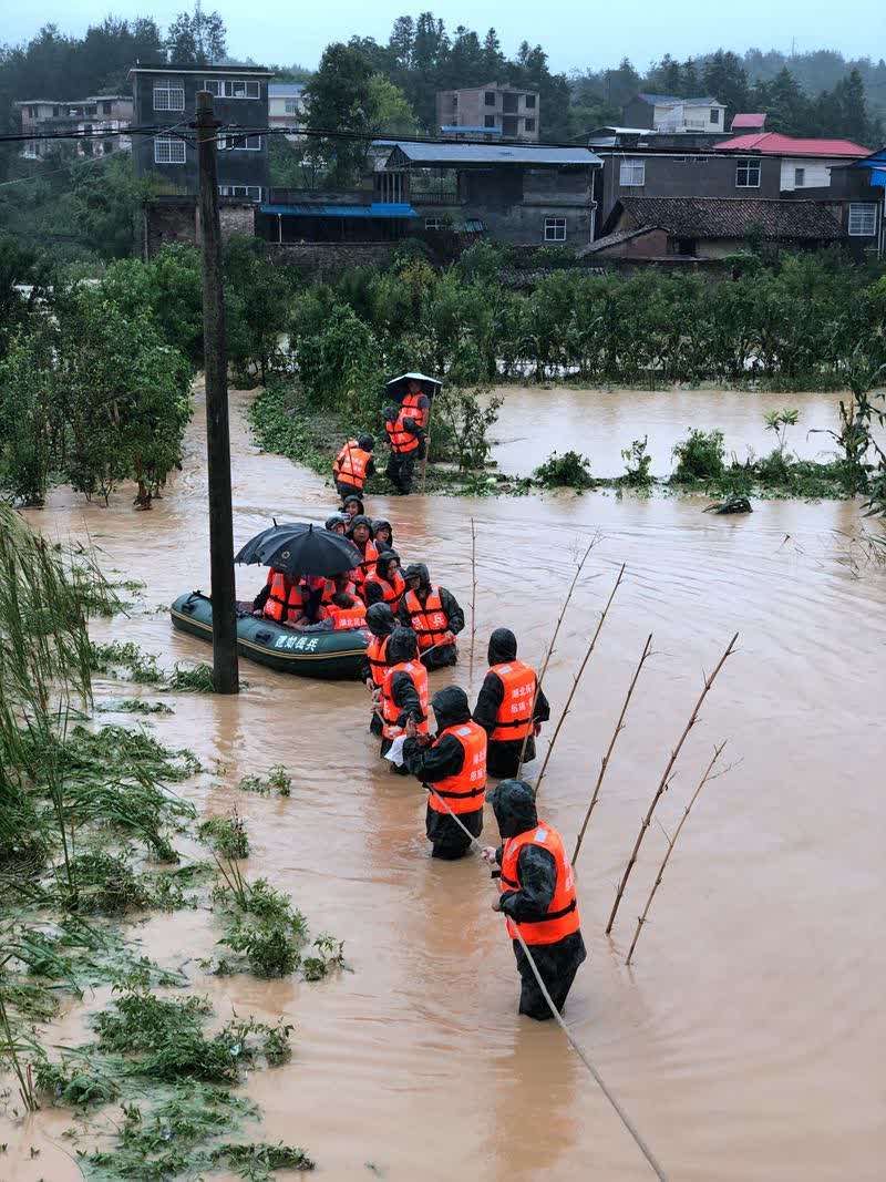 消防救援|湖北建始洪灾致5人死亡1人失联消防营救转移960余人