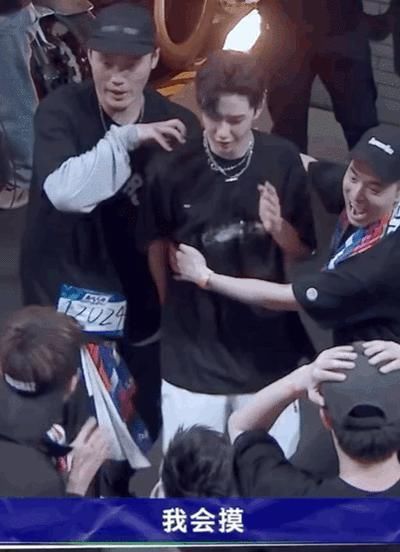  张艺兴|《这就是街舞》毛巾不够了怎么办？让我们看看队长是怎么做的