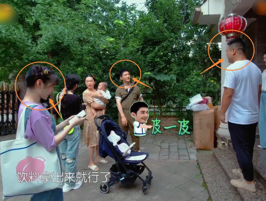  嘉宾们|黄晓明李浩菲都在专心揽客，赵丽颖却不一样，这举动我没看错吧