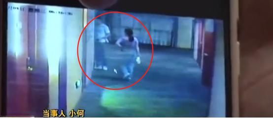 进屋|小情侣入住酒店，女友洗澡时却有陌生男子刷卡进屋，酒店：门没关好吧？