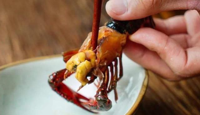  正确|虾头里面是虾黄还是排泄物？很多人不懂，结果不是吃掉就是直接扔