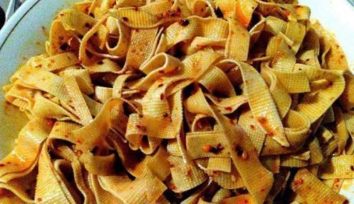 豆腐皮|炒豆腐皮时，直接下锅是错误的，学会这招，豆皮贼入味，吃比肉香