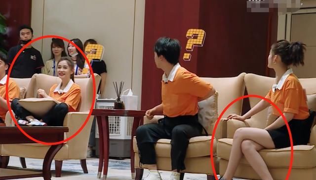  坐姿|《奔跑吧》李沁杨颖坐姿, 清晰区分已婚未婚, 差距太大