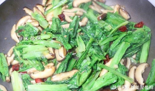 炒青菜|香菇和“它”是绝配,比炒青菜更脆爽,比炒肉更鲜香,吃不够!
