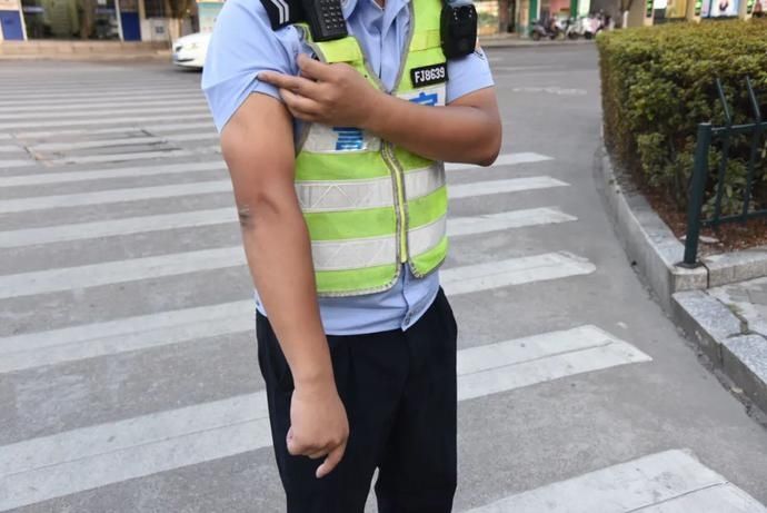 焦警|烈日“爆表”下的“焦警”，“暑”你最美！