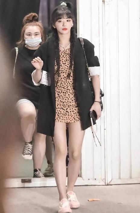  孔雪儿|明星错位图，华晨宇当头一棒，范丞丞变巨人，看到最后被难住了