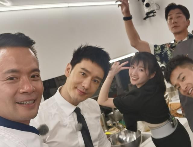  聚餐|《中餐厅》杀青聚餐大合照，刘宇宁却没到场，黄晓明的做法很圈粉