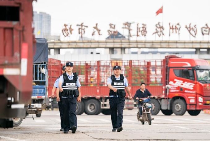 当好商户“贴心人”，驻守武汉这个市场的警务室7X24“不打烊”