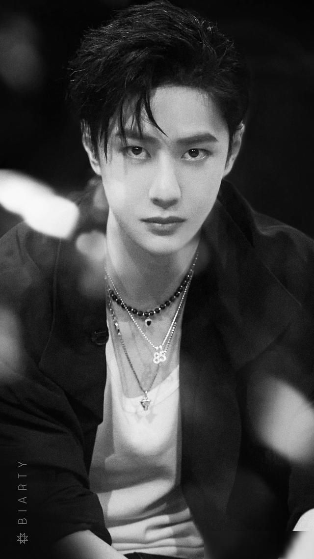  眷顾|王一博被综艺之神眷顾？不争镜头不抢话，却频频制造名场面