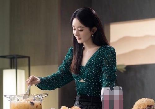  中餐厅|《中餐厅》发布赵丽颖预告片，却因为拿勺不规范被质疑，这届网友太严格