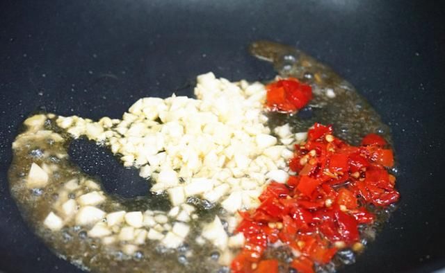  剁辣椒|一碗蒸酥肉，微辣鲜香超下饭，咬牙买了猪肉做这菜才不亏，吃过瘾