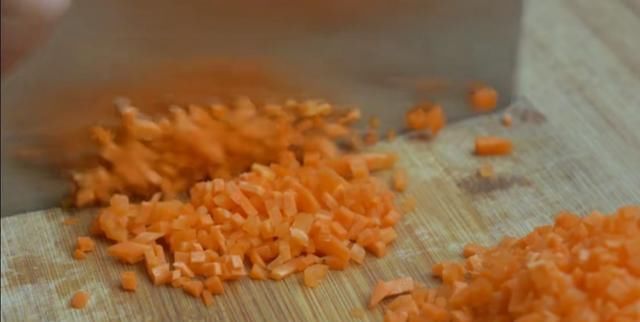  省力|饺子皮做包子，不揉面不发面，节约时间还省力，皮薄筋道馅料足