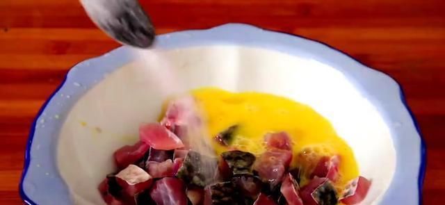  鲜嫩|鲤鱼还可以这样做，吃起来口感丰富，鲜嫩爽滑