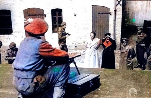  景象|上色老照片：第三帝国崩溃之时的景象，柏林街头躺着战死的德军