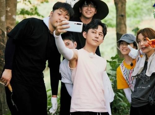 吴昕|快乐家族幕后故事曝光,维嘉谢娜曾经只能在台下做评委团,看着吴昕海涛主持