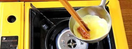 家用|想吃蛋饺不要买，教你自己在家用勺子做蛋饺，做法简单