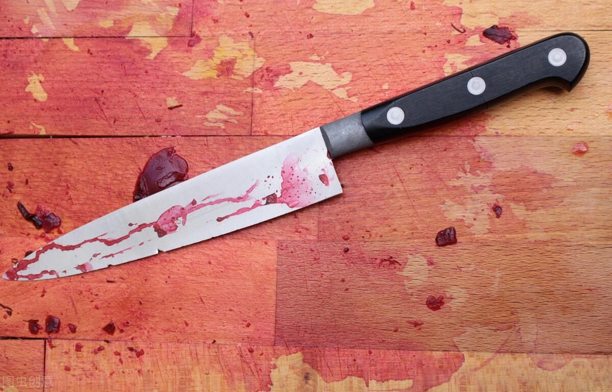 不知|上海41岁女子当街追砍男友被批捕:为他负债累累不知他姓名