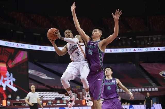 约瑟夫|独得74分仍未阻挡败局 约瑟夫·杨：我更期待年轻球员站出来