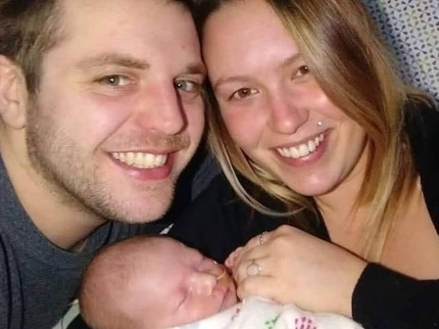  不料|夫妇参加聚会将17月大女儿留在卧室，不料孩子被宠物狗咬死