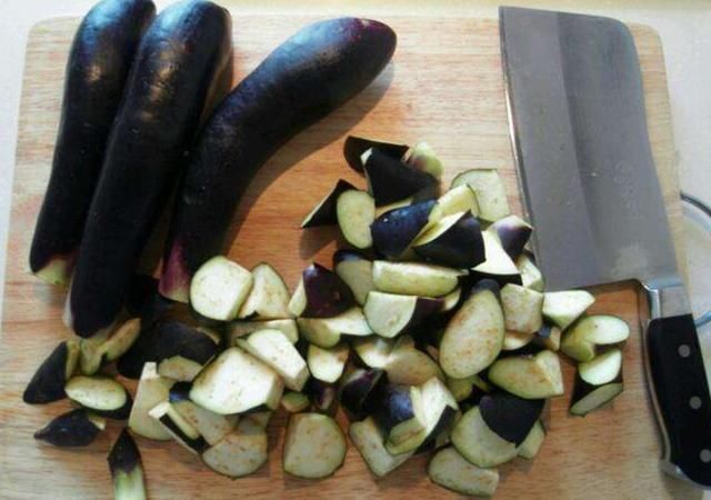 炒前|做红烧茄子时,炒前多加这一步,鲜嫩入味不油腻