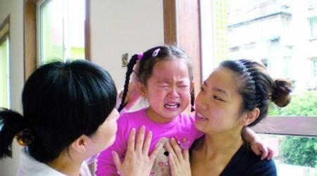 教育|上海地铁中亲奶奶掌掴孙女3耳光，公共场合下孩子该怎么教育？