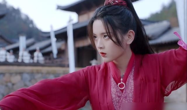  唱歌|跳舞不行，唱歌跑调的杨超越，却在演戏方面实现了突破