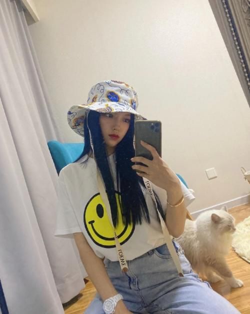  宽松|有种“逆袭”叫程潇瘦了，将“石油裤”穿出宽松感，谁还敢说她腿粗