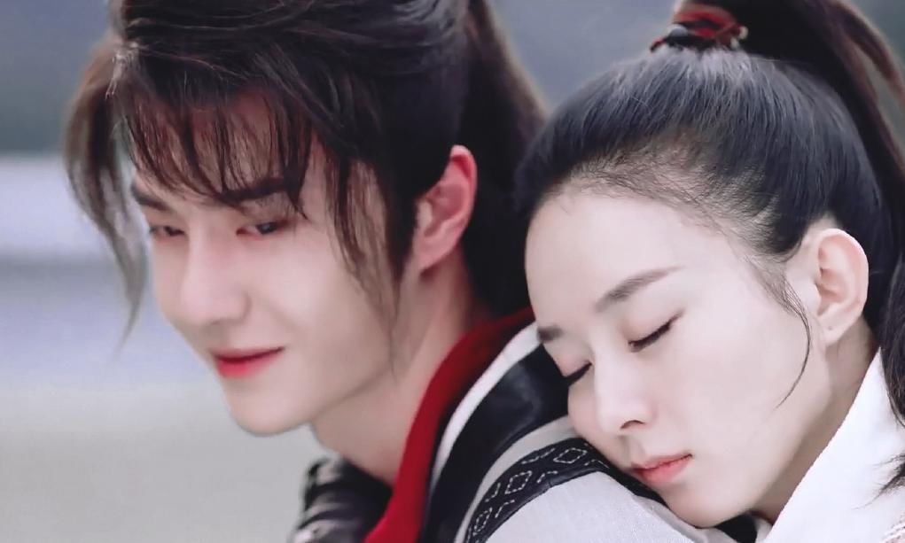  节目|《有翡》初上节目，赵丽颖私下带王一博吃各种美食，同喝一碗汤表情太宠