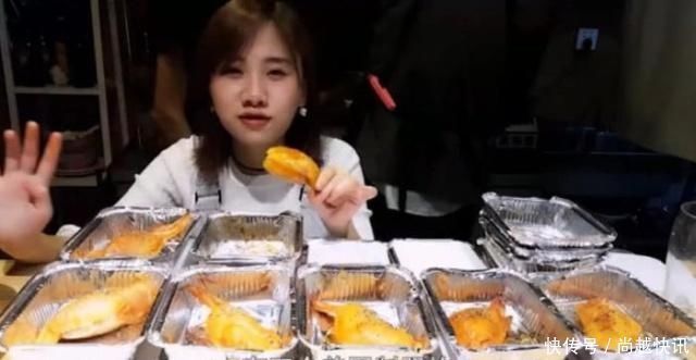 远离|密子君吃30个鸡翅包饭,当食物远离镜头后,网友有沒有弄错