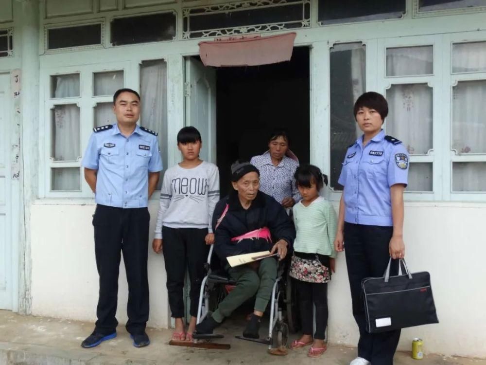  民警|3分钟，民警从持刀歹徒手中救下一女子