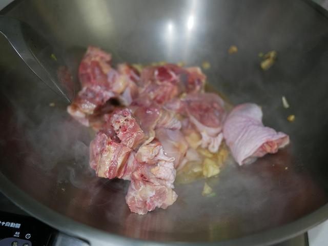 炖鸡|炖鸡时,有人焯水,有人直接炖,老厨子:教你1招,鸡肉更加入味
